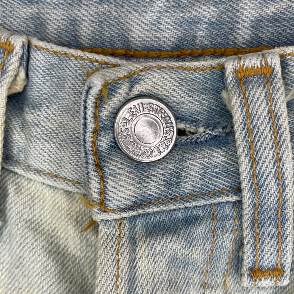 Vintage 2001 European Button Fly Levi’s 501 - Light Blue Bleach Wash - Picture 6 of 13